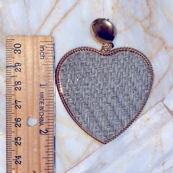 Crystal Collection Large Heard Earring - Picture 10 of 10